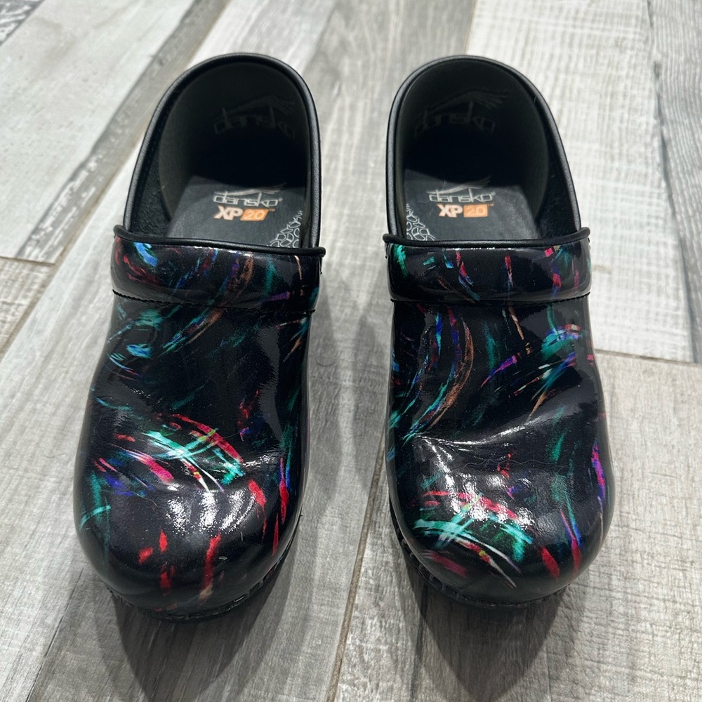 Dansko women’s shoes
Size 38 (US 8)